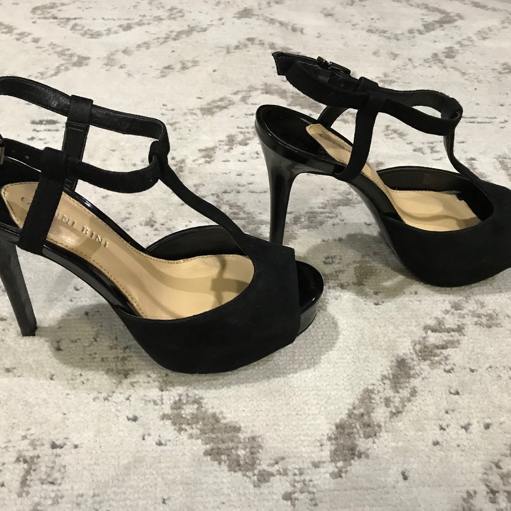 Gianni Bini platform heels, size 6 women’s, great condition.